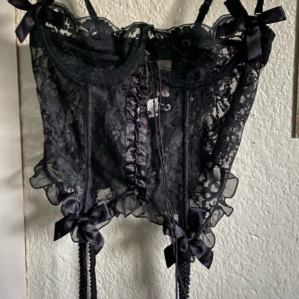 The Vintage Victoria’s Secret Lace Corset - Picture 6 of 12